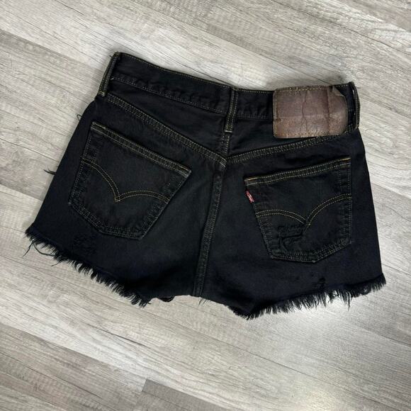 28" Waist Vintage Levis 501 Black Mid Rise Distressed Cut Off Jean Denim Shorts - Picture 5 of 8